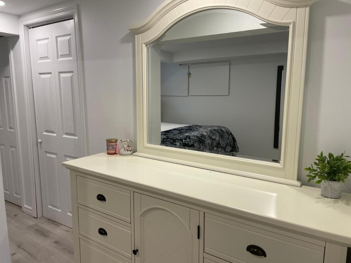 Newly Renovated 2 Bedroom 1 Ba *10 Min Walk To Falls* Niagara Falls Exterior photo
