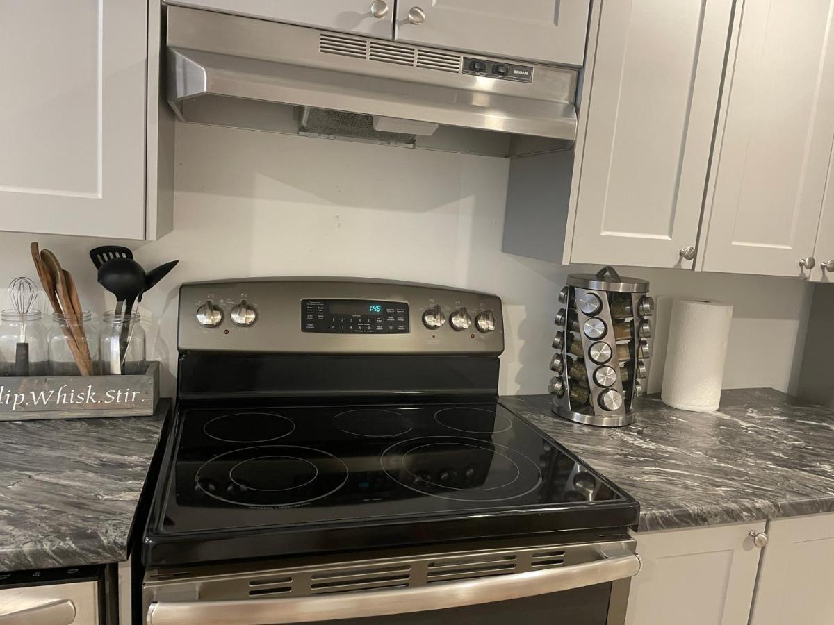 Newly Renovated 2 Bedroom 1 Ba *10 Min Walk To Falls* Niagara Falls Exterior photo